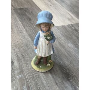 Vintage Holly Hobby Girl In Bonnet w/ Flowers Porcelain Bisque Figurine